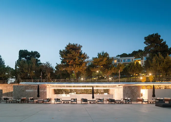 Lone Hotel By Maistra Collection